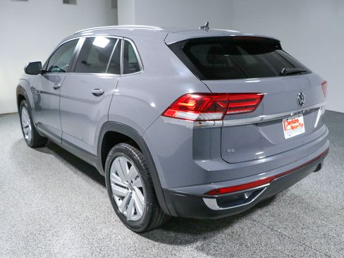 Used 2021 Volkswagen Atlas Cross Sport SE w/ Panoramic Sunroof Package FWD image 9