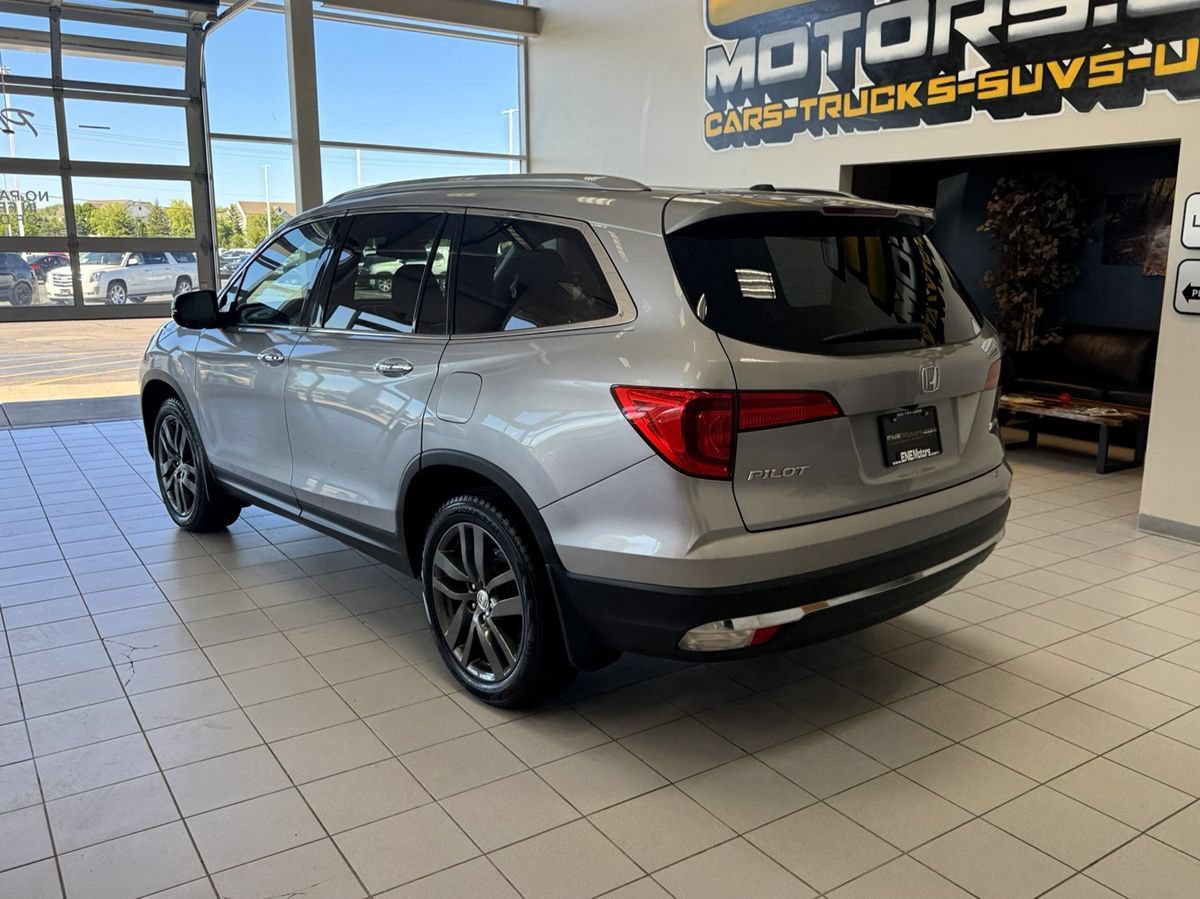 Used 2017 Honda Pilot Touring image 2