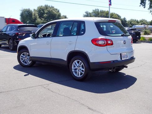 Used 2011 Volkswagen Tiguan S FWD image 9