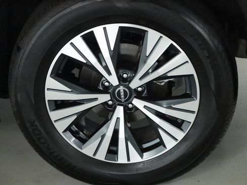 Certified 2023 Nissan Rogue SV w/ SV Premium B Package AWD/4WD image 40