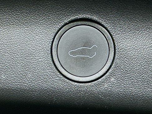 Used 2023 Tesla Model Y Performance image 29