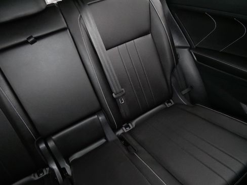 Used 2022 Volkswagen Tiguan SE image 14