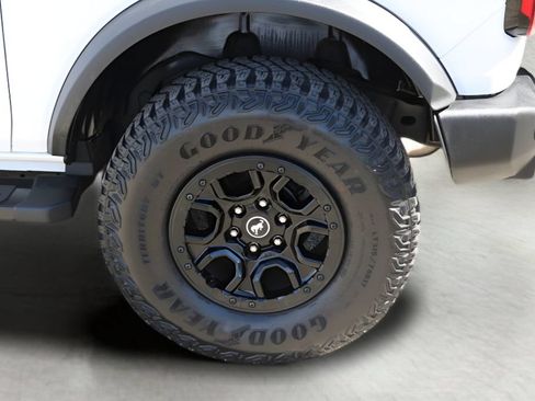 Used 2021 Ford Bronco Outer Banks w/ Sasquatch Package AWD/4WD image 9