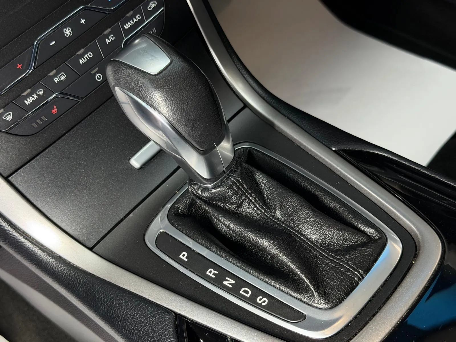 Used 2018 Ford Edge SEL w/ Equipment Group 201A AWD/4WD image 32