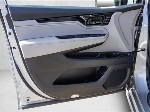 Used 2023 Honda Odyssey Elite image 12