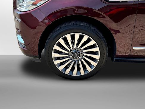 Used 2018 Lincoln Navigator Reserve w/ Technology Package image 2