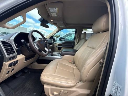 Used 2018 Ford F150 Lariat w/ Equipment Group 502A Luxury AWD/4WD image 9
