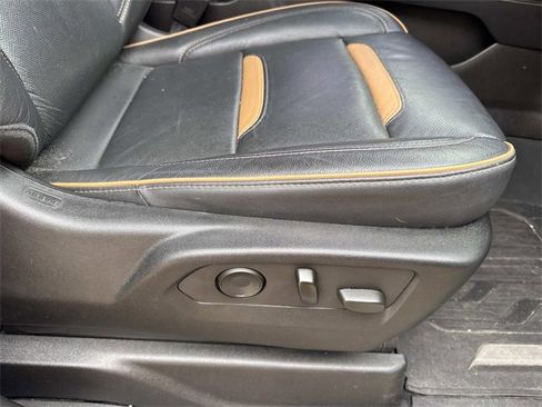 Used 2021 GMC Yukon AT4 w/ AT4 Premium Package image 16