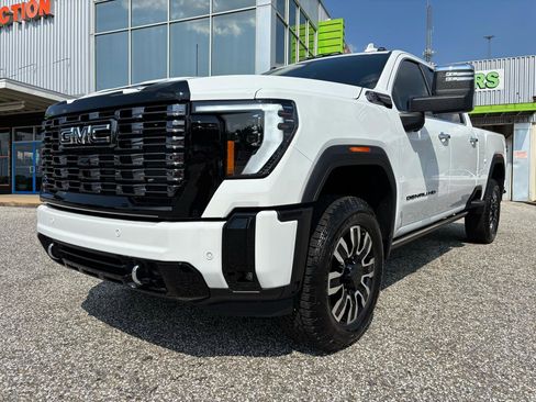 Used 2026 GMC Sierra 2500 Denali Ultimate w/ LPO, Black Badging Package image 10