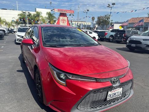 Used 2020 Toyota Corolla LE FWD image 2