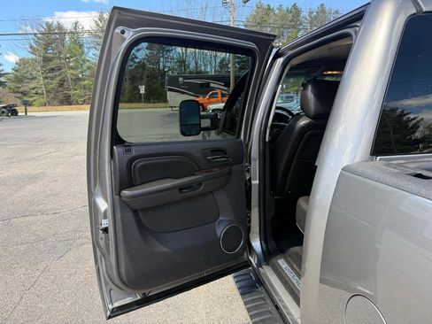 Used 2012 GMC Sierra 2500 Denali w/ Suspension Package, Off-Road AWD/4WD image 29
