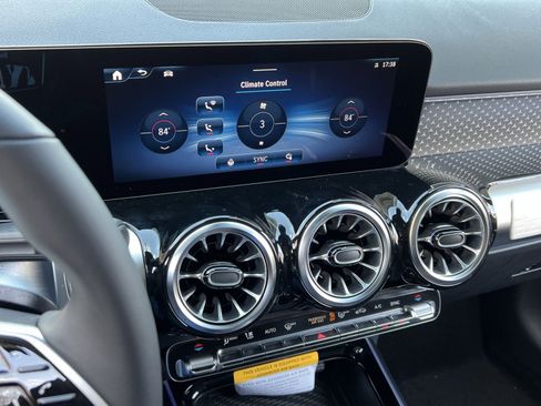 Used 2026 Mercedes-Benz GLB 250 4MATIC image 19