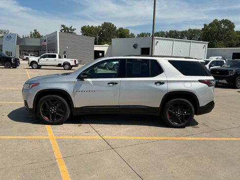 Used 2020 Chevrolet Traverse Premier w/ Redline Edition AWD/4WD image 2
