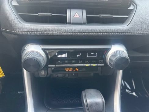 Used 2021 Toyota RAV4 LE FWD image 13