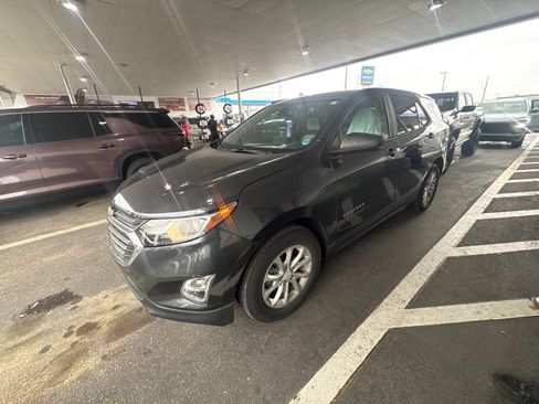 Used 2021 Chevrolet Equinox LS w/ LS Convenience Package FWD image 1