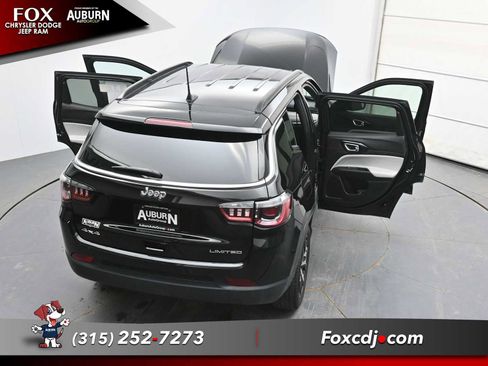 Used 2025 Jeep Compass Limited image 37