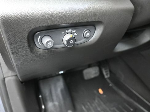 Used 2021 Chevrolet Traverse RS image 13