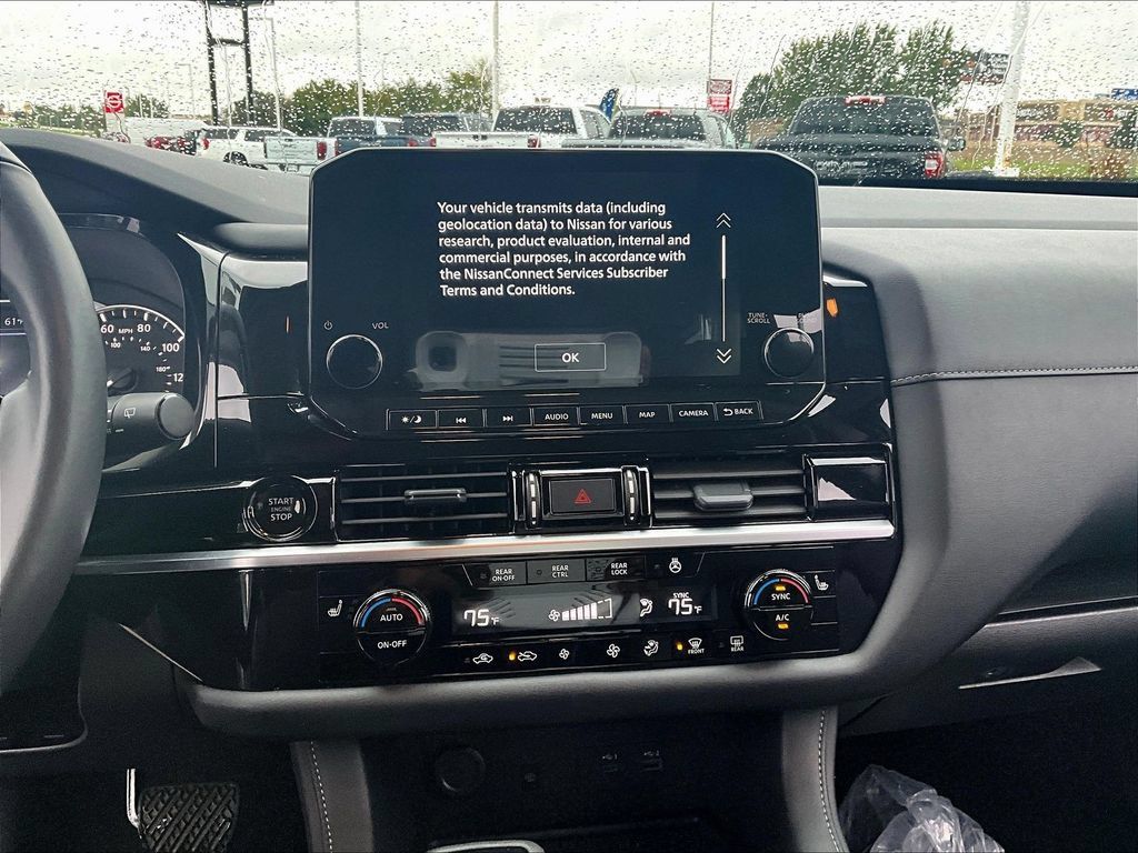 Used 2025 Nissan Pathfinder SL AWD/4WD image 17