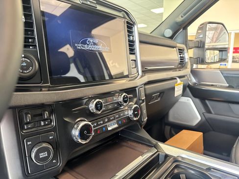 New 2026 Ford F250 Platinum AWD/4WD image 17