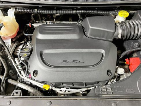 Used 2025 Chrysler Pacifica Select FWD image 27