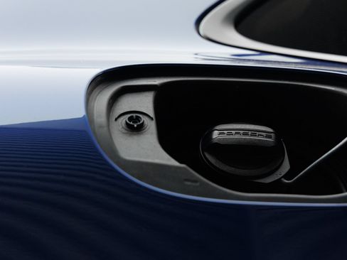 Certified 2025 Porsche Macan AWD/4WD image 31