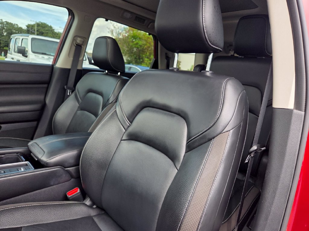 Used 2023 Nissan Pathfinder SL w/ SL Premium Package FWD image 11