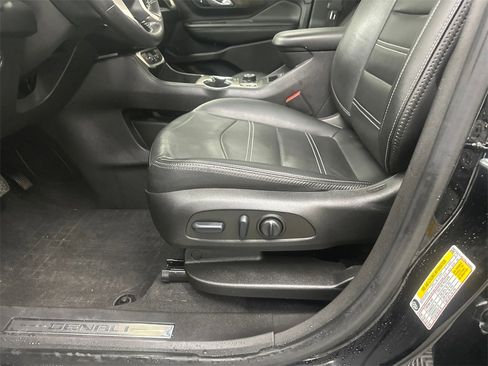 Used 2022 GMC Terrain Denali w/ Denali Premium Package image 10