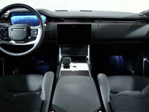 Used 2025 Land Rover Range Rover SE image 5