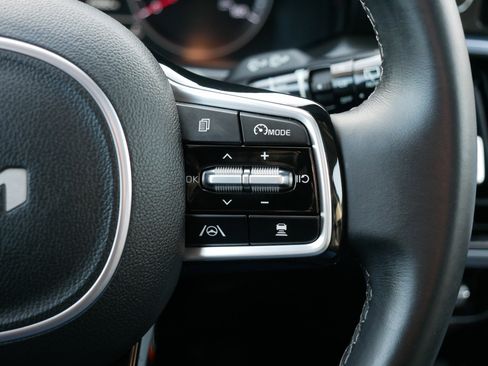 Certified 2022 Kia Sorento SX image 30