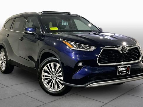 Used 2026 Toyota Highlander Platinum AWD/4WD image 2