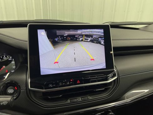 Used 2025 Jeep Compass Latitude w/ Altitude Special Edition image 19