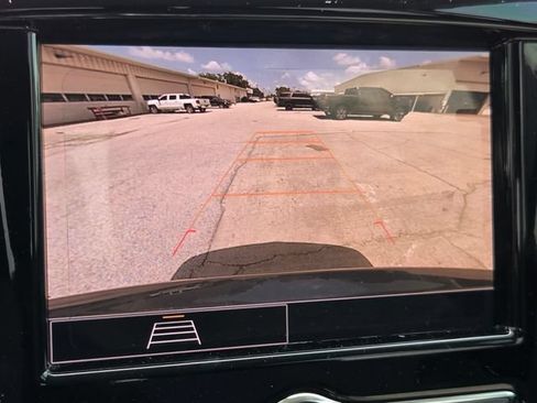 Used 2021 Chevrolet Traverse LS FWD image 18
