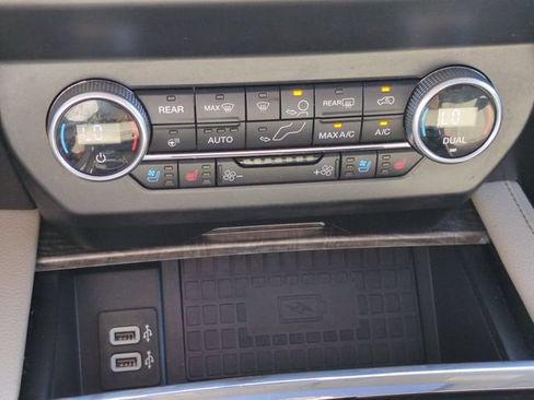 Used 2019 Ford Expedition Limited w/ Equipment Group 302A AWD/4WD image 25
