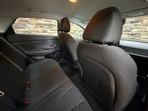 Certified 2023 Hyundai Elantra SEL w/ Preferred Accessory Package image 27