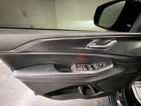 Used 2025 Jeep Grand Cherokee L Altitude AWD/4WD image 22