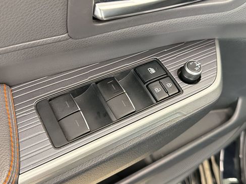 Used 2021 Toyota Sienna XSE w/ XSE Plus Package image 13