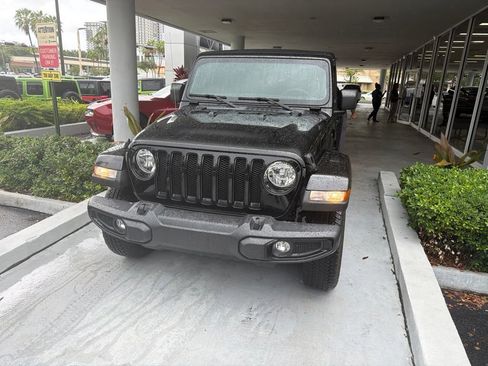 Used 2023 Jeep Wrangler Unlimited Sahara AWD/4WD image 6