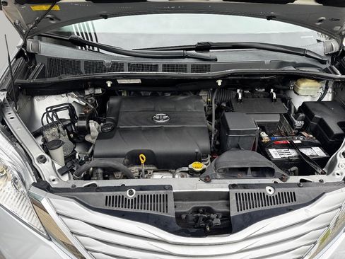 Used 2015 Toyota Sienna LE FWD image 13