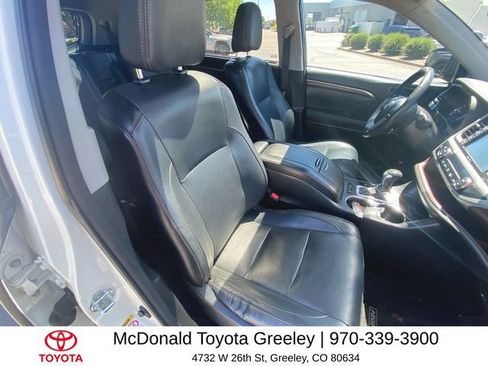 Used 2015 Toyota Highlander Limited w/ Driver Technology Package AWD/4WD image 25