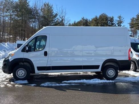 Used 2025 RAM ProMaster 2500 w/ Convenience Group image 4