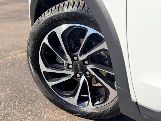 Used 2023 Chevrolet Bolt EUV Premier w/ Sun & Sound Package FWD image 29
