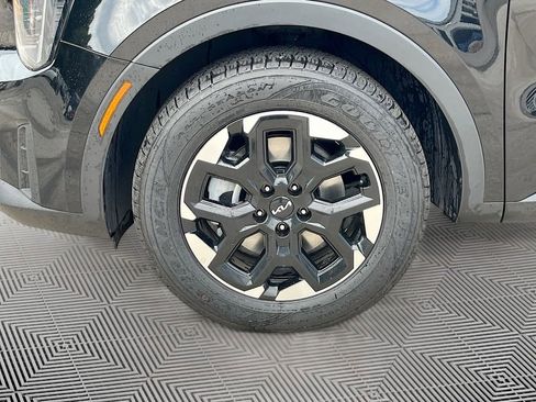 Certified 2024 Kia Sorento S FWD image 11