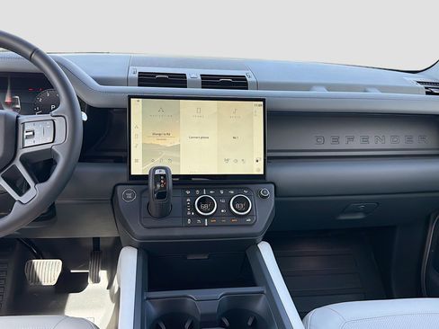 New 2026 Land Rover Defender 130 X-Dynamic SE image 18