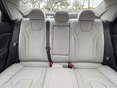 Used 2023 Hyundai Elantra Limited image 38