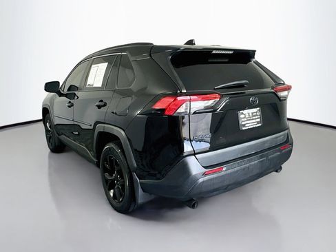 Used 2021 Toyota RAV4 LE FWD image 5