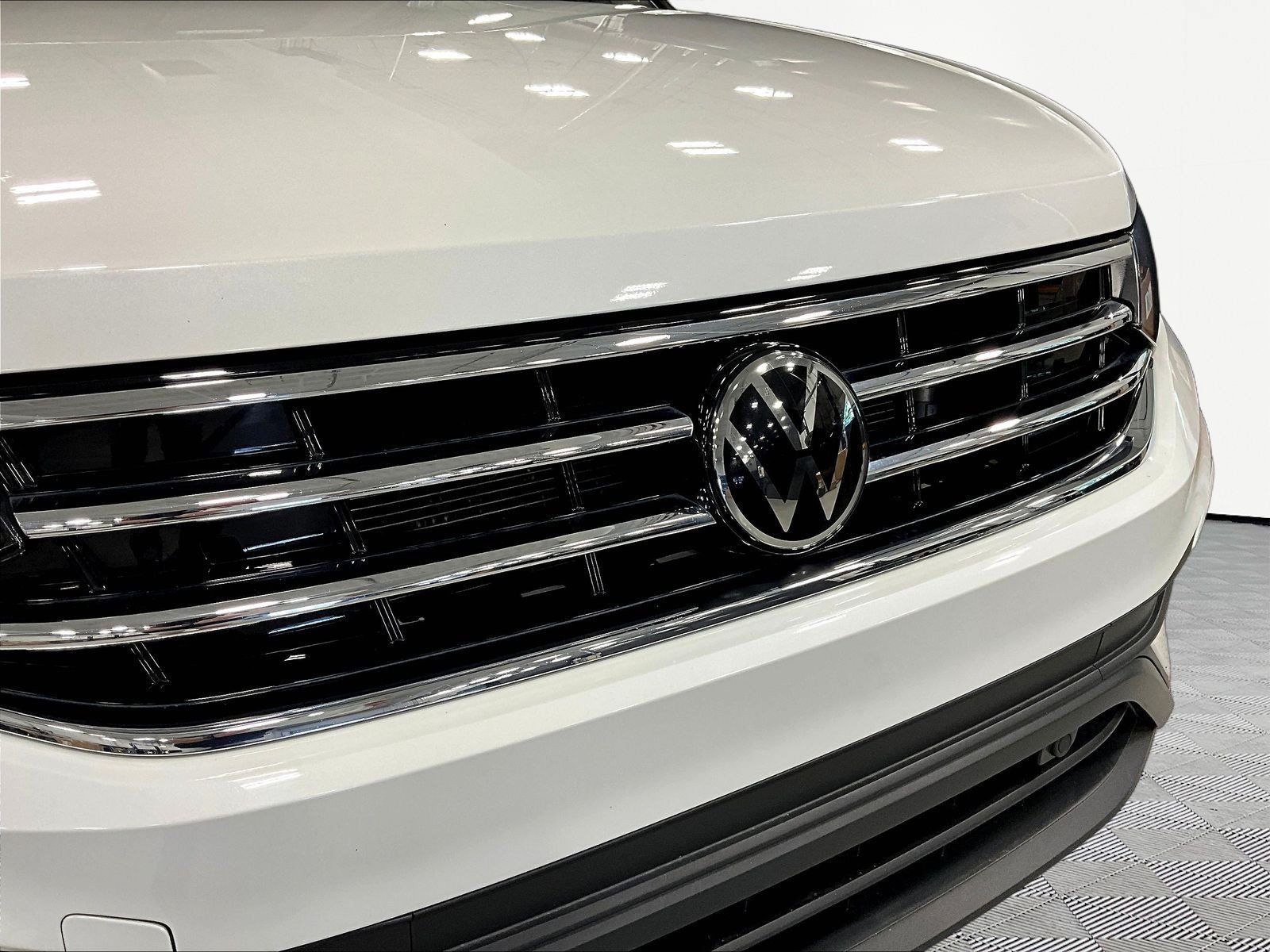Used 2023 Volkswagen Tiguan SE w/ Panoramic Sunroof Package AWD/4WD image 33