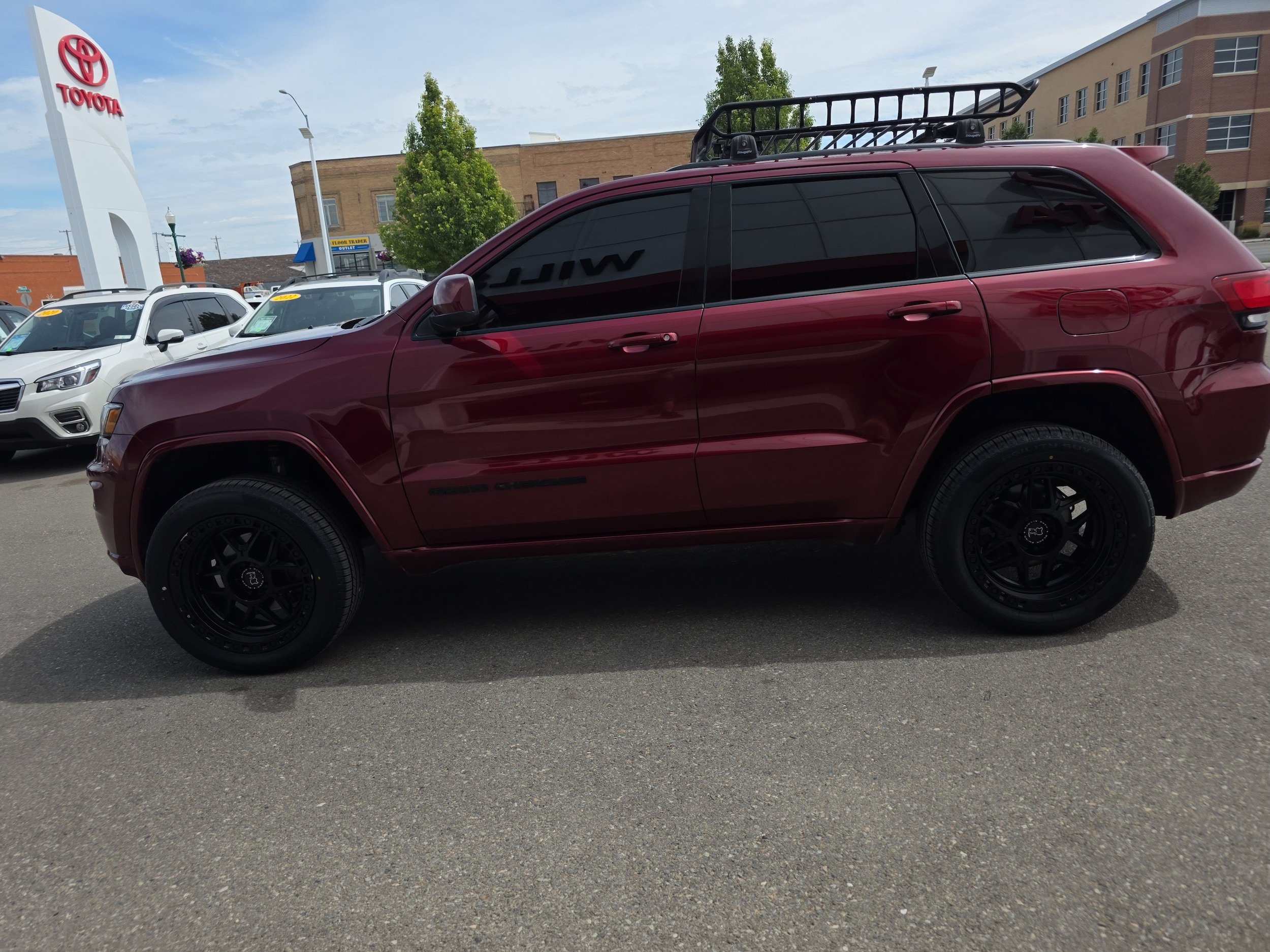 Used 2020 Jeep Grand Cherokee Altitude AWD/4WD image 5