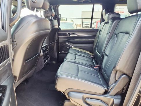 Used 2024 Jeep Wagoneer Series II w/ Flexible Seating Group RWD image 9