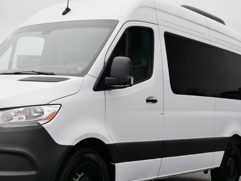 Used 2024 Mercedes-Benz Sprinter 2500 image 30