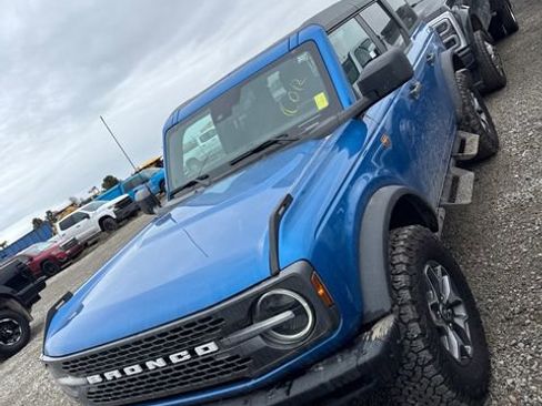 Used 2024 Ford Bronco Badlands image 2